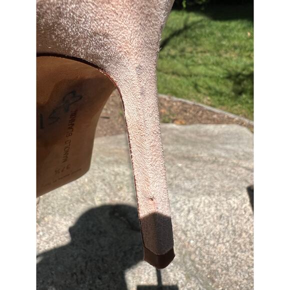 Manolo Blahnik Nude Suede Heels - Picture 12 of 14